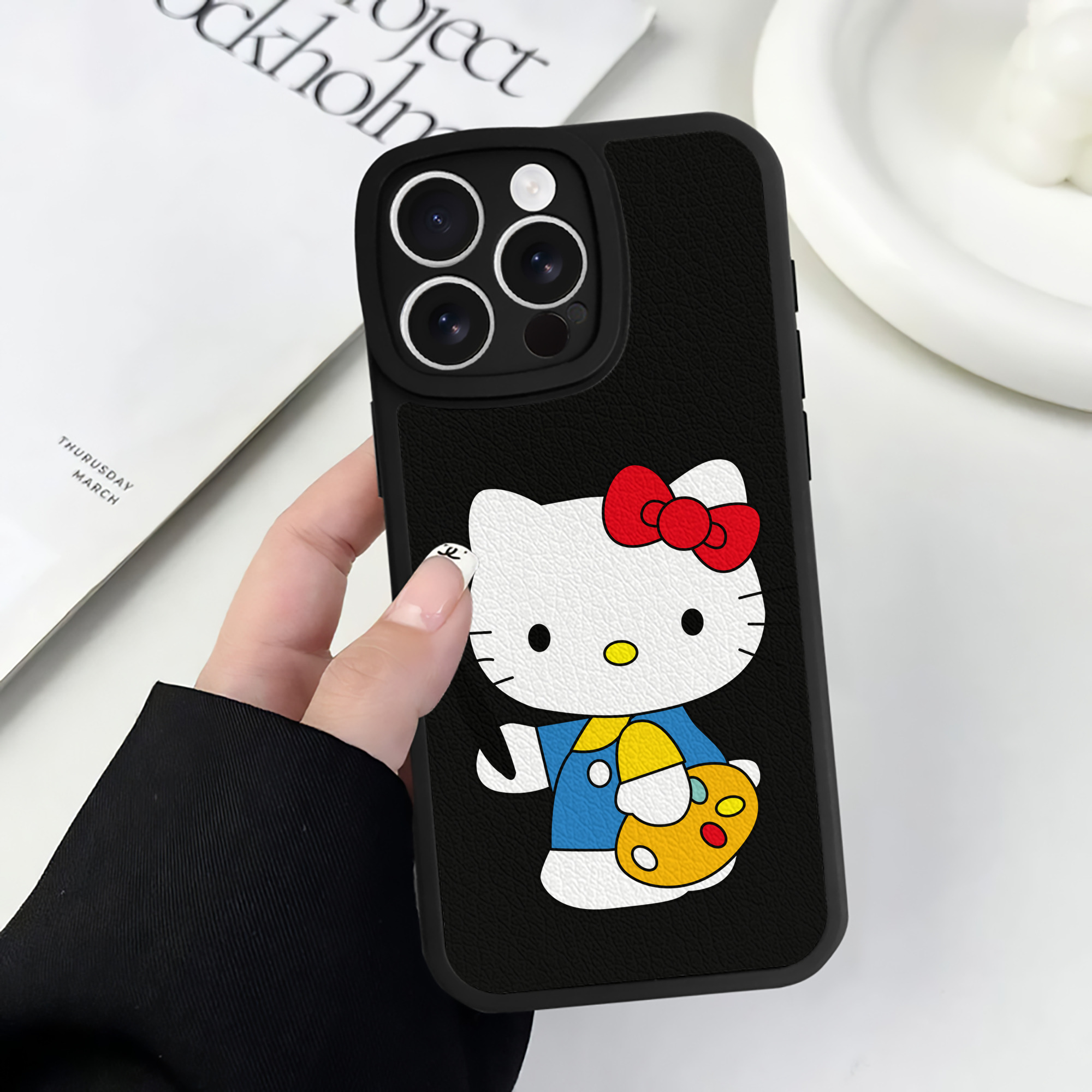 （画像用） Hello Kitty ハローキティ 【iPhone 16シリーズ対応】シリコンスマホケース（レザー調） 材質：シリコン